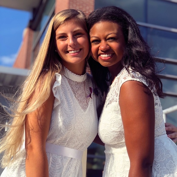 Meet your Posher, Danielle - Picture 2 of 3